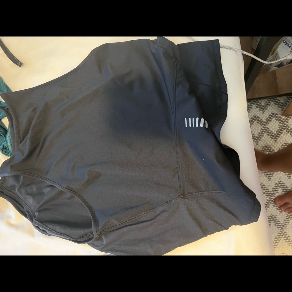 Black lightweight workout tank
